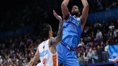 布里奇斯23分6板虽勇猛，球队仍遭逆转败北